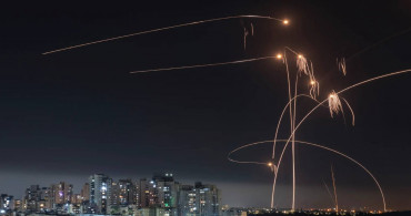 Demir Kubbe hedeften şaştı: Füzeler Tel Aviv’e düştü