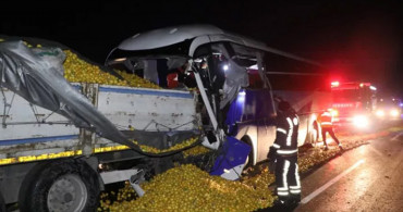 Denizli'de Korkutan Kaza! Yolcu Otobüsü Tıra Çarptı