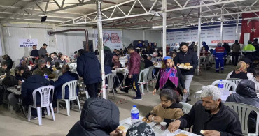 Deprem bölgesi Ramazan’a merhaba dedi: İlk sahur konteyner ve çadır kentte yapıldı