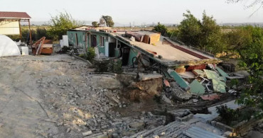 Deprem çiftlik evine ikiye böldü: Dehşet dronla görüntülendi