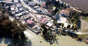 Deprem Hatay’da yerleri oynattı: Bazı evler Asi Nehri’ne sürüklendi