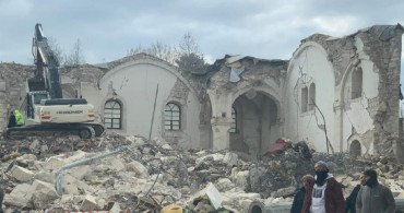 Deprem tarihi yapıları vurdu: Ulu Cami sarsıntıya dayanamadı
