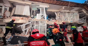 Depremde 149 saat sonra gelen mucize: Mustafa enkaz altından kurtarıldı