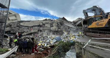 Depremin üçüncü günü geride kaldı: Arama kurtarma çalışmaları sürüyor