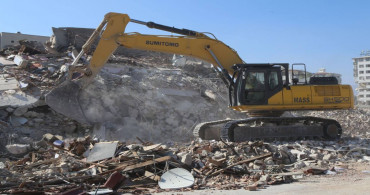 Depremin üzerinden 215 gün geçti: Enkazdan ceset çıktı