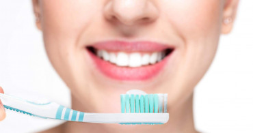 Diş fırçalamak orucu bozar mı? Oruçluyken diş fırçalanır mı? Diyanet diş fırçalama oruç fetvası