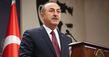 Dışişleri Bakanı Mevlüt Çavuşoğlu'ndan moderatörü iki defa "Türkiye" demesi yönünde uyardı!