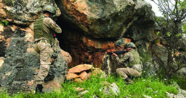 Diyarbakır'da PKK'lı Teröristlerin Kullandığı 3 Sığınak İmha Edildi