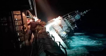 Donanmaya ait gemi battı: 31 denizci kayıp