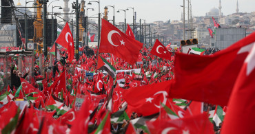 Dünya İstanbul'u konuşuyor: Tarihi yürüyüşü manşetlere taşıdılar