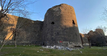 Dünya Kültür Mirası Listesi’nde bulunuyordu: 5 bin yıllık Diyarbakır Surları da deprem kurbanı oldu