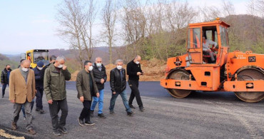 Düzce’de Heyelan Olan Yolda Asfaltlama Çalışmaları Sürüyor