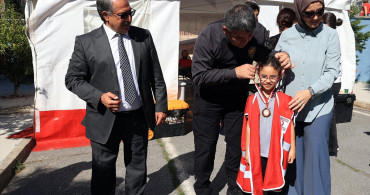 Edirne'de Öğrencilere Kan Bağışı Madalyası