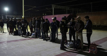 Edirne'de Tren Garında 24 Düzensiz Göçmen Yakalandı!