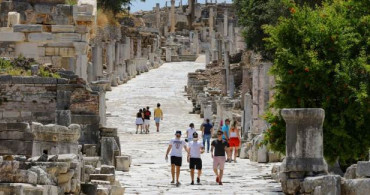 Efes Antik Kenti'ne Corona Kotası