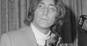 Efsanevi Beatles Üyesi John Lennon’ın Güneş Gözlükleri Açık Artırmada!