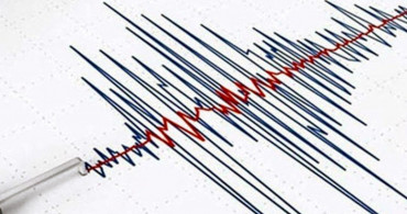 Ege Denizinde korkutan deprem! Kuşadası gece saatlerinde beşik gibi sallandı