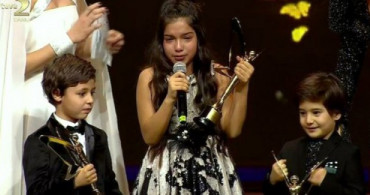 En İyi Çocuk Oyuncu Ödülü'nü Alan Kübra Süzgün Gözyaşlarına Hakim Olamadı