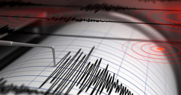 Endonezya'da 7,3 Büyüklüğünde Deprem: 2 Ölü