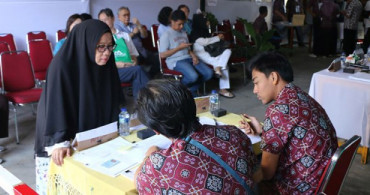 Endonezya'da İki Seçimin Aynı Gün Düzenlenmesi Sonucu 500 Sandık Görevlisi Hayatını Kaybetti 