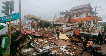 Endonezya'da Korkunç Deprem! Onlarca Kişi Öldü