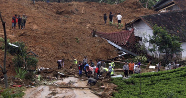 Endonezya’da toprak kayması can aldı: 14 kişi hayatını kaybetti