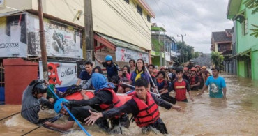 Endonezya'yı Bu Sefer Sel Vurdu: 92 Ölü
