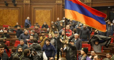 Ermenistan'da 3 Bakan İstifa Etti