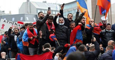 Ermenistan'da Eylemciler Sabaha Kadar Başbakan Paşinyan'ın İstifasını Bekledi