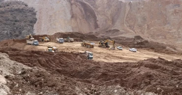 Erzincan’da Son Dakika! Maden ocağında toprak altında bir araca ulaşıldı!