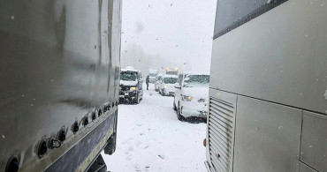 Erzurum’da Etki Olan Kar Yağışı Yüzlerce Aracı Mahsur Bıraktı
