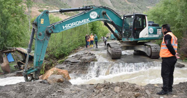 Erzurum'da heyelan: HES barajı borusundaki sızmadan kaynaklı heyelan meydana geldi!