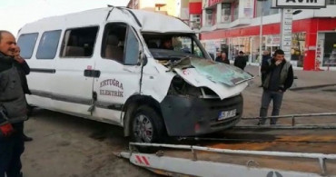 Erzurum’da Servis Minibüsü Kaza Yaptı: 5 Yaralı