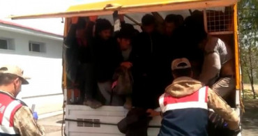 Erzurum'un Oltu İlçesinde Bir Kamyonette 55 Kaçak Göçmen Yakalandı