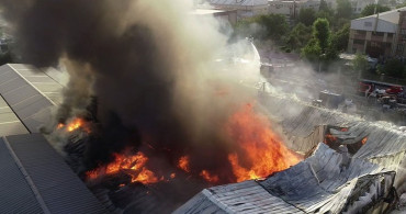 Esenyurt'ta Kağıt Fabrikasında Yangın Çıktı! Bir kişi Hayatını Kaybetti