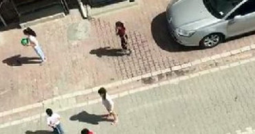 Esenyurt'ta Sokağa Çıkan Çocukların Oyunu Polis Sireniyle Son Buldu