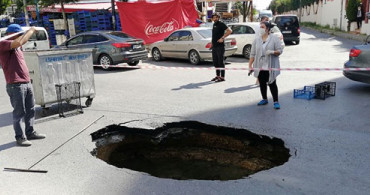 Esenyurt'ta Yolda Çökme Meydana Geldi