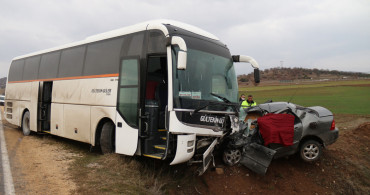 Eskişehir'de korkunç kaza! Servis otobüsü ile otomobil çarpıştı: Ölü ve yaralılar var