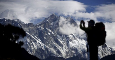 Everest'te Oluşan İnsan Trafiği 3 Dağcının Hayatına Mal Oldu 