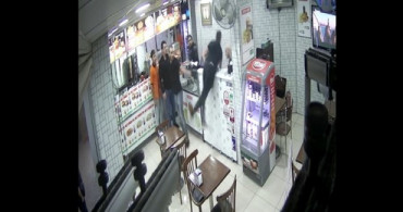 Evine Sipariş Getirmeyen Dönerci Dükkanına Baltayla Saldırdı