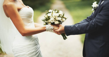 Evlenecek kişileri ilgilendiriyor: Evlilik kredisi kararı Resmi Gazete’de yayımlandı