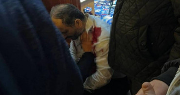 Fatih Camii’nde bıçaklı saldırı: İmamı yaralayan şahıs gözaltına alındı