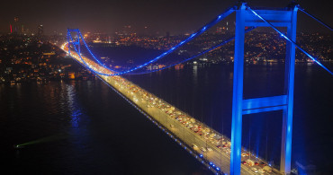 Fatih Sultan Mehmet Köprüsü kolon kanseri için mavi renge büründü!