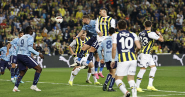 Fenerbahçe-Adana Demirspor maçında tartışılan pozisyon: Penaltı mı değil mi?
