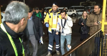 Fenerbahçe Tribününde Bıçaklı Kavga; 1 Yaralı 