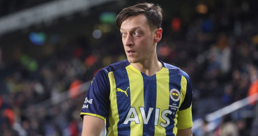 Fenerbahçe'de kadro dışı kalan Mesut Özil hakkında futbolcunun menajeri Erkut Söğüt, oyuncunun transfer durumu ve kariyeri hakkında açıklamalarda bulundu!