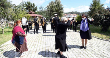 Fethiye’de Huzurevi’ndeki Yaşlılara Bando Sürprizi Yapıldı