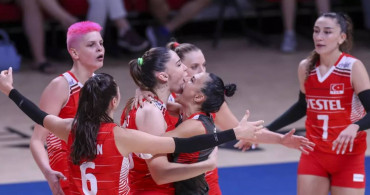 FIVB Milletler Ligi Maçı’nda İtalya Türkiye’yi 3-0 mağlup etti! Bakan Kasapoğlu maçı yakından takip etti