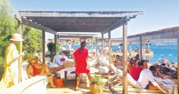 Fiyatlar Cep Yakıyor! Bodrum'da Ünlülerin Tercih Ettiği Plajların Ücret Tarifesi Belli Oldu
