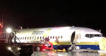 Florida'da Pistten Çıkan Boeing 737 Uçağı Nehre Sürüklendi